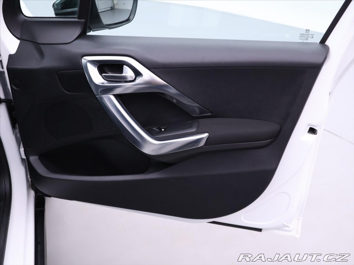 Peugeot 2008 1,2 PureTech 81kW Allure 2015