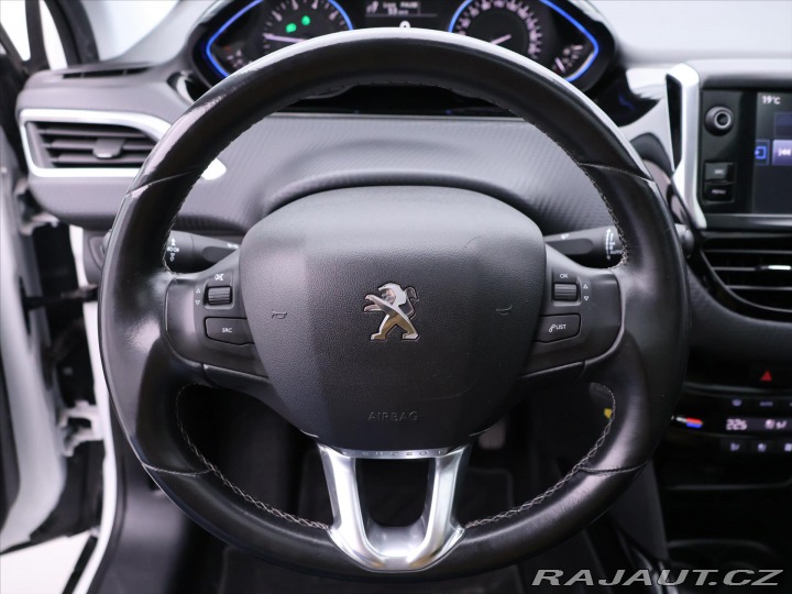 Peugeot 2008 1,2 PureTech 81kW Allure 2015