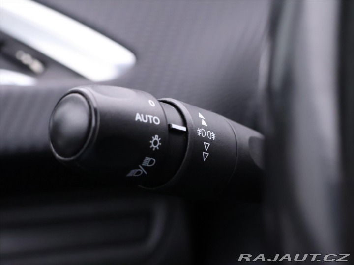 Peugeot 2008 1,2 PureTech 81kW Allure 2015