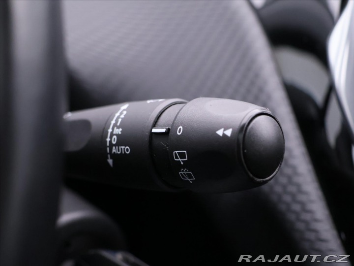 Peugeot 2008 1,2 PureTech 81kW Allure 2015