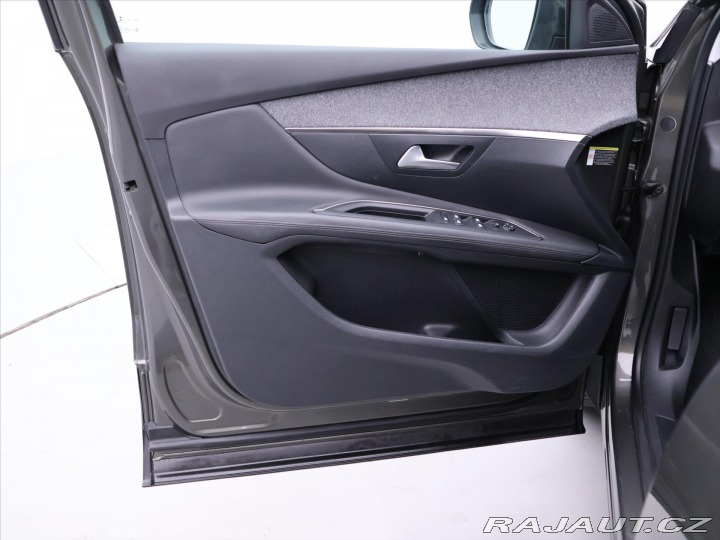 Peugeot 3008 1,2 PT 96kW Allure Navi 1 2017