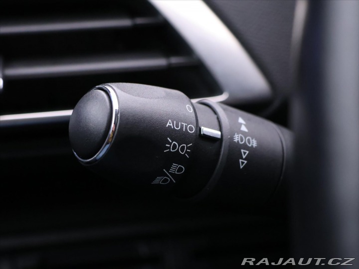 Peugeot 3008 1,2 PT 96kW Allure Navi 1 2017