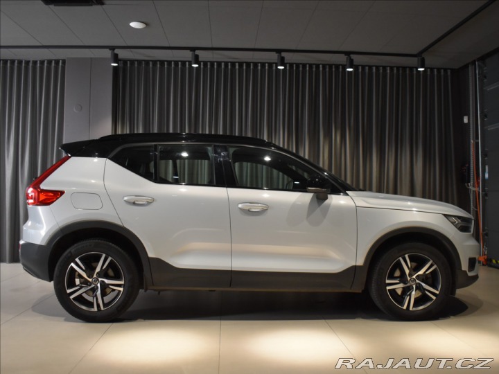 Volvo XC40 2,0 B4 R-desing bezklíč,a 2021
