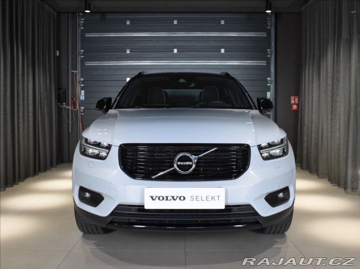Volvo XC40 2,0 B4 R-desing bezklíč,a 2021