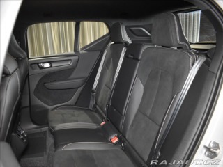 Volvo XC40 2,0 B4 R-desing bezklíč,a 2021