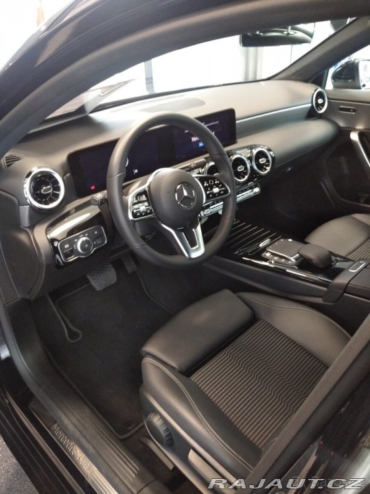 Mercedes-Benz A  2022