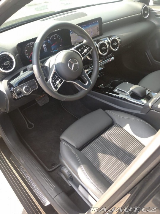 Mercedes-Benz A  2022