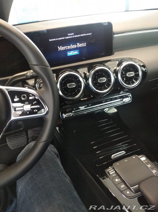 Mercedes-Benz A  2022