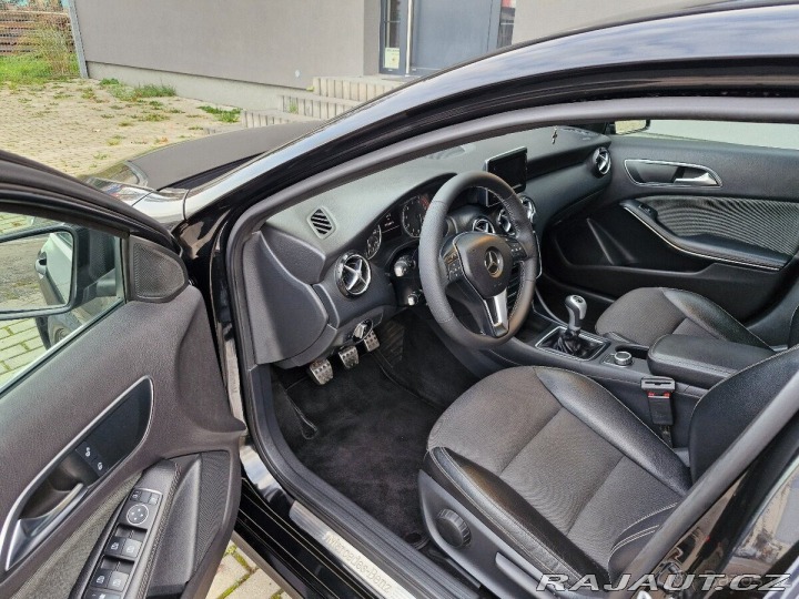 Mercedes-Benz A 122PS NAVI KŮŽE BIXENONY 2014