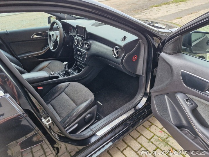 Mercedes-Benz A 122PS NAVI KŮŽE BIXENONY 2014