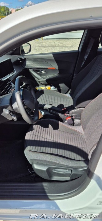 Peugeot 2008 1,2   Prodám Peugeot 2008 2023