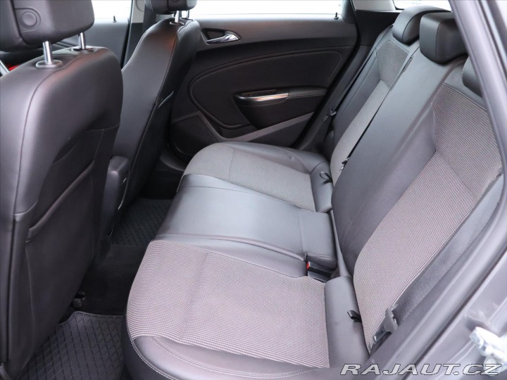 Opel Astra 1,6 i 85kW CZ Cosmo Serv. 2012