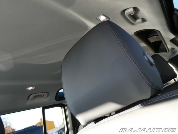 Land Rover Defender 110 3,0 S D200 2025