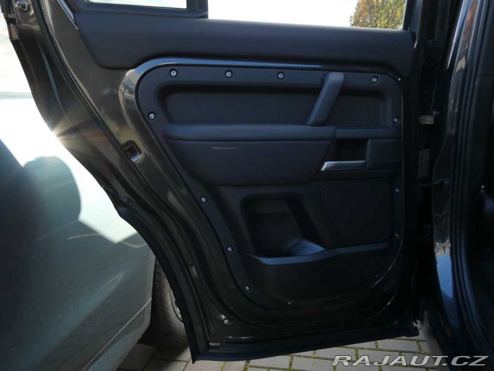 Land Rover Defender 110 3,0 S D200 2025