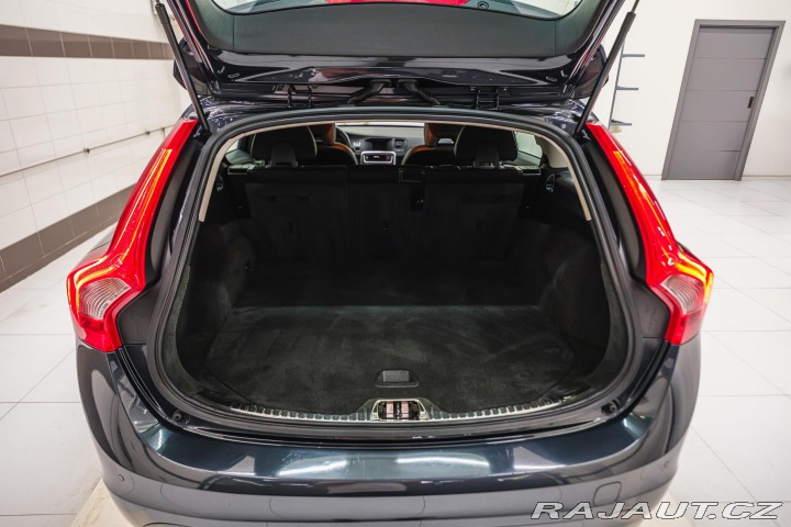 Volvo V60 D4 AWD/AT 133 kW , tažné 2014