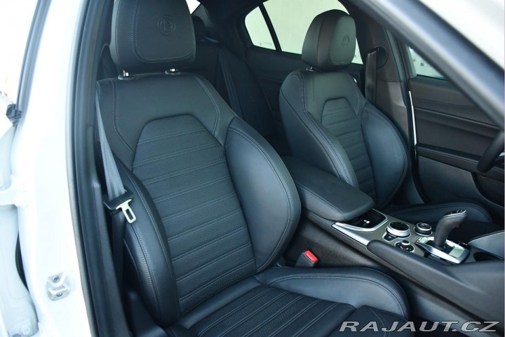 Alfa Romeo Giulia 2.0Turbo206kW AT8-Q4 Velo 2024