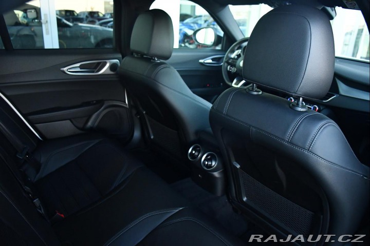 Alfa Romeo Giulia 2.0Turbo206kW AT8-Q4 Velo 2024