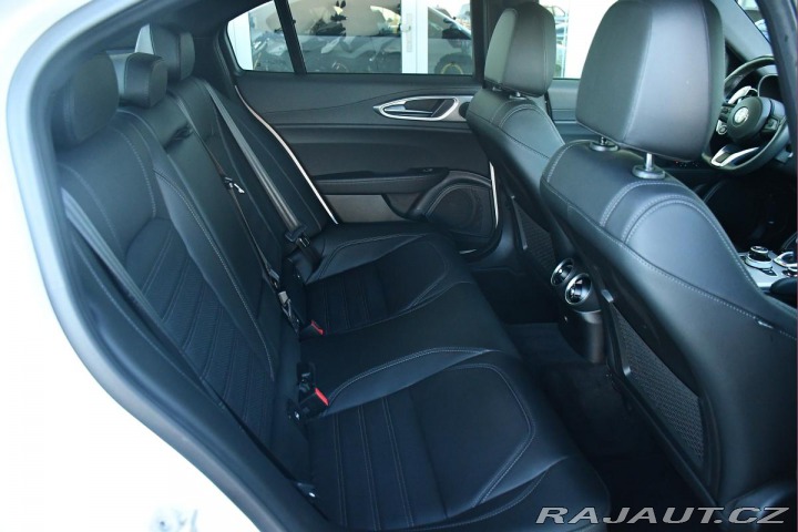 Alfa Romeo Giulia 2.0Turbo206kW AT8-Q4 Velo 2024