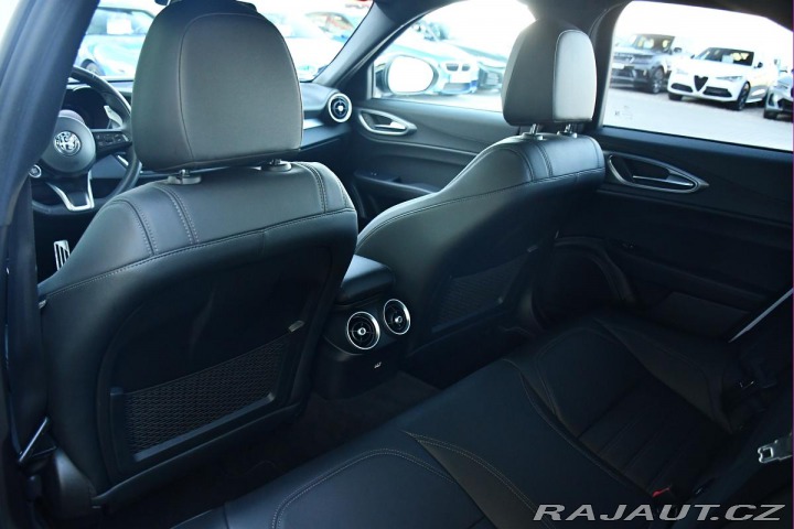 Alfa Romeo Giulia 2.0Turbo206kW AT8-Q4 Velo 2024