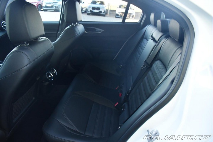 Alfa Romeo Giulia 2.0Turbo206kW AT8-Q4 Velo 2024