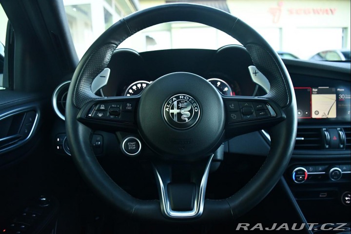 Alfa Romeo Giulia 2.0Turbo206kW AT8-Q4 Velo 2024