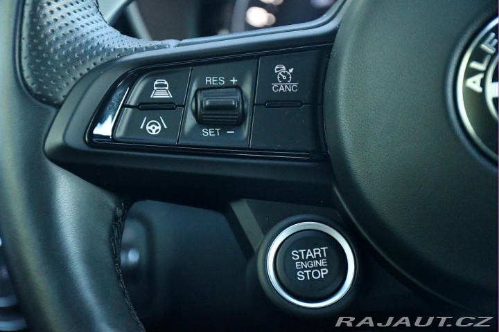 Alfa Romeo Giulia 2.0Turbo206kW AT8-Q4 Velo 2024