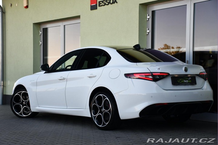 Alfa Romeo Giulia 2.0Turbo206kW AT8-Q4 Velo 2024