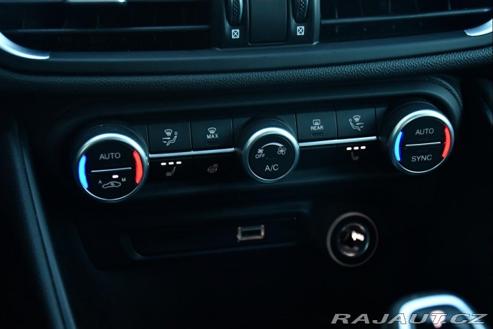 Alfa Romeo Giulia 2.0Turbo206kW AT8-Q4 Velo 2024