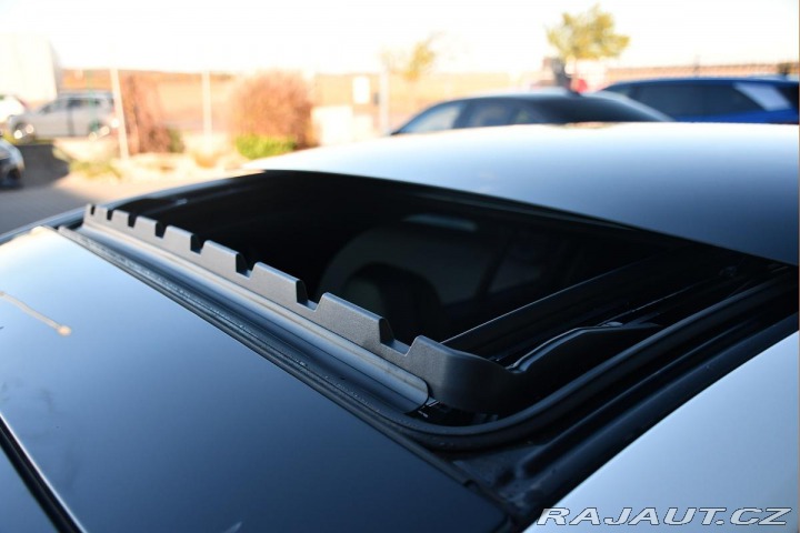 Alfa Romeo Giulia 2.0Turbo206kW AT8-Q4 Velo 2024