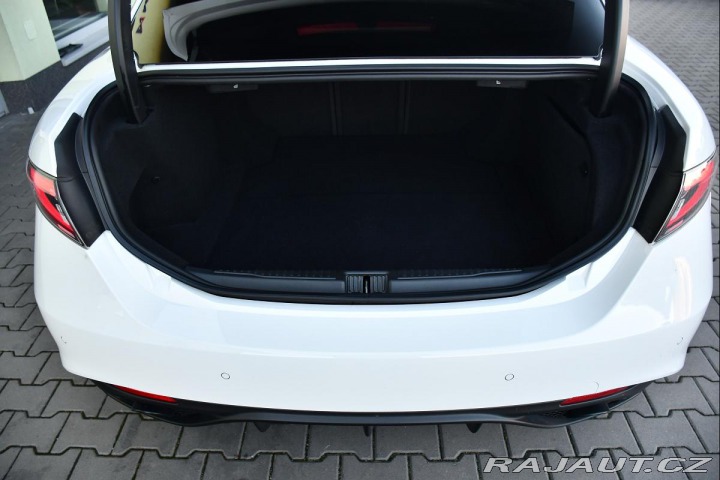 Alfa Romeo Giulia 2.0Turbo REZERVACE 2024