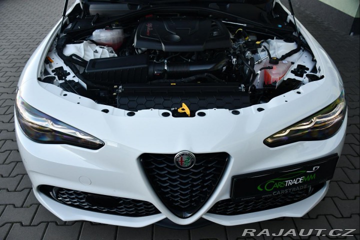 Alfa Romeo Giulia 2.0Turbo206kW AT8-Q4 Velo 2024