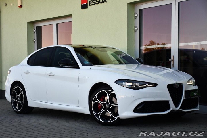 Alfa Romeo Giulia 2.0Turbo206kW AT8-Q4 Velo 2024