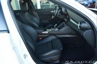 Alfa Romeo Giulia 2.0Turbo206kW AT8-Q4 Velo 2024