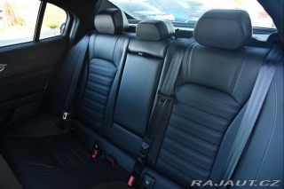 Alfa Romeo Giulia 2.0Turbo206kW AT8-Q4 Velo 2024