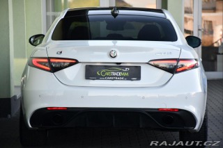 Alfa Romeo Giulia 2.0Turbo206kW AT8-Q4 Velo 2024