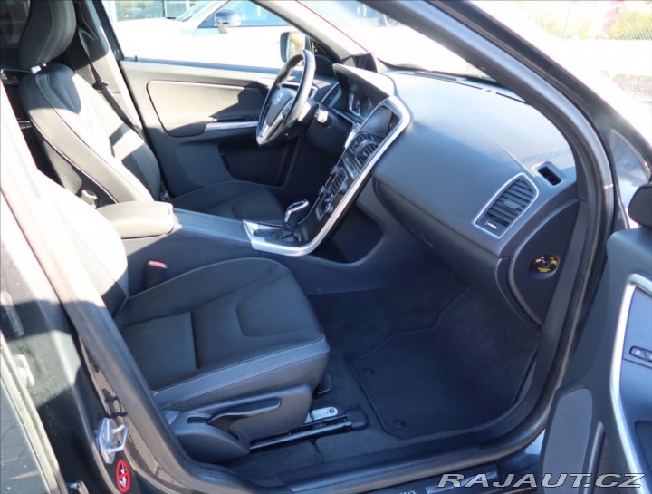 Volvo XC60 2,0 D3 AUT MOMENTUM 2014