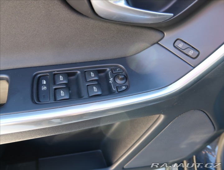 Volvo XC60 2,0 D3 AUT MOMENTUM 2014