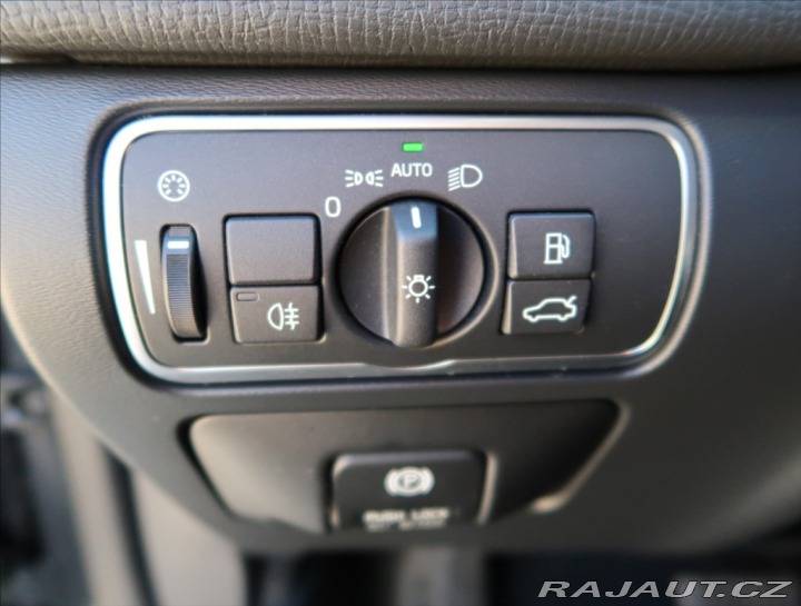 Volvo XC60 2,0 D3 AUT MOMENTUM 2014