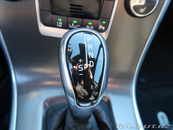 Volvo XC60 2,0 D3 AUT MOMENTUM 2014