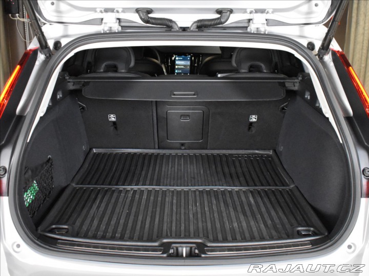 Volvo V60 2,0 T6 AWD PLUS Bezklíč,B 2025