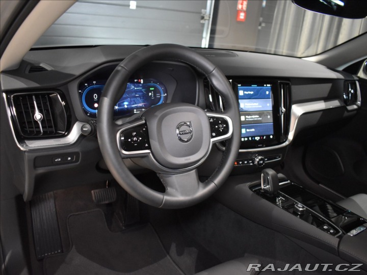 Volvo V60 2,0 T6 AWD PLUS Bezklíč,B 2025