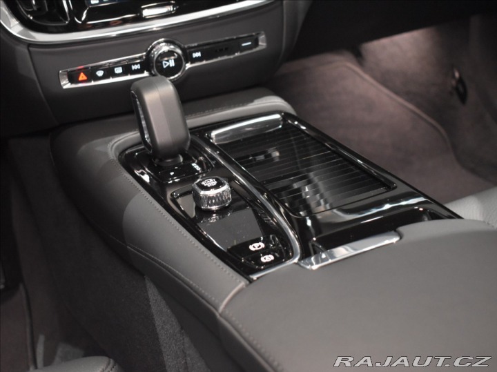 Volvo V60 2,0 T6 AWD PLUS Bezklíč,B 2025