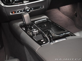 Volvo V60 2,0 T6 AWD PLUS Bezklíč,B 2025