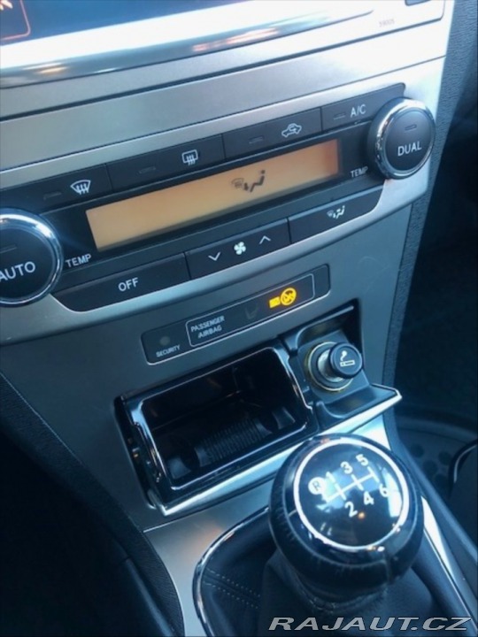 Toyota Avensis 1,8   _RV 2012_108 kW 2012