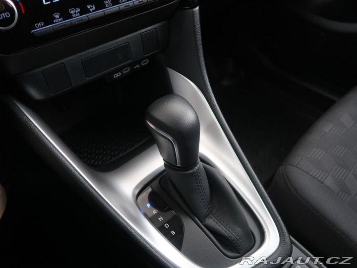 Toyota Yaris 1.5Hybrid,CZ,1Maj,Comfort 2024