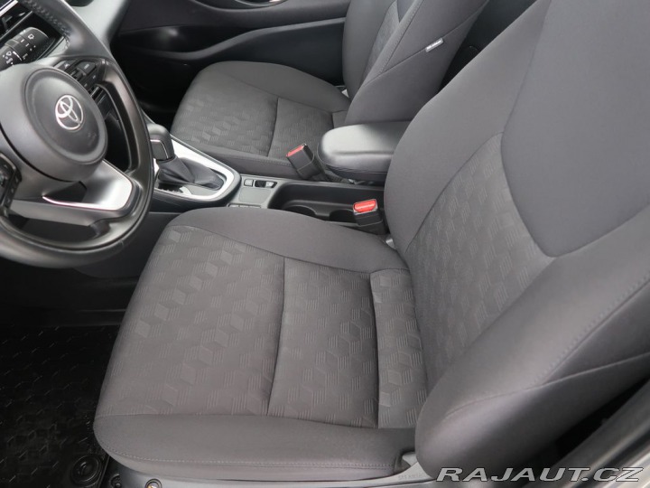 Toyota Yaris 1.5Hybrid,CZ,1Maj,Comfort 2024