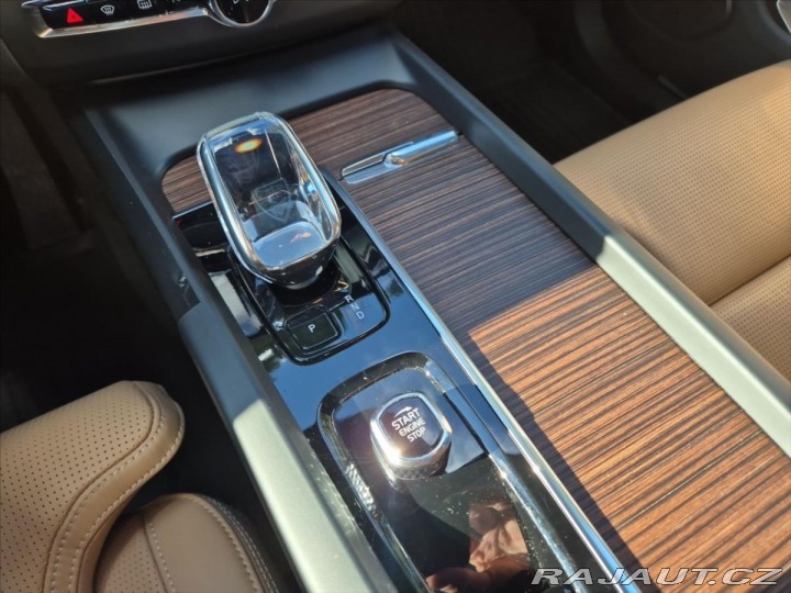 Volvo XC60 2,0 B5 AWD benzin Ultimat 2022