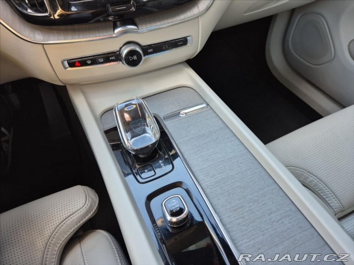 Volvo XC60 2,0 T6 AWD RECHARGE PANOR 2022