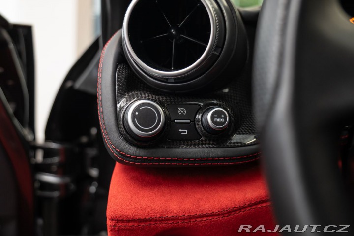 Ferrari Ostatní modely GTC4 Lusso V12 4x4 DTC/JBL/Kamera/Li 1800