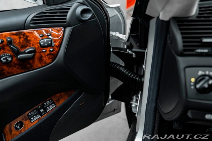 Mercedes-Benz CL Coupé V12, Bose, Masáže 2006